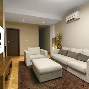Beachfront 3-bedroom With Jaccuzi And Barbecue In The Back Apartamento Varna